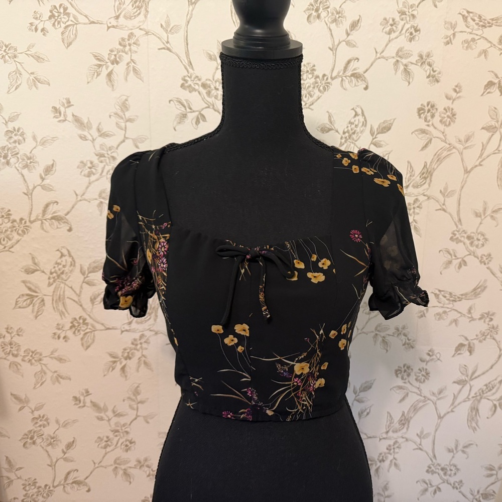 Floral Black Crop Top - Picture 2 of 4